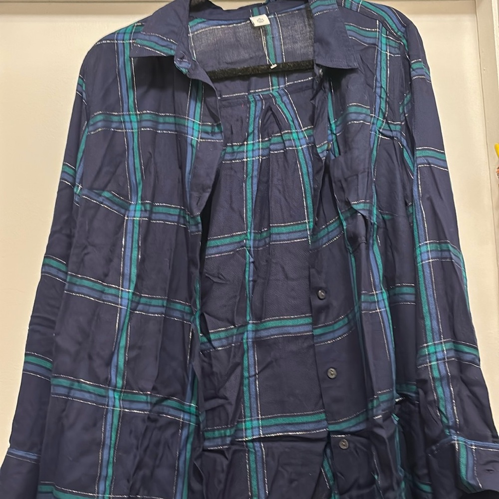 Old Navy 1X Button Down Flannel. Navy, green with silver sparkle.